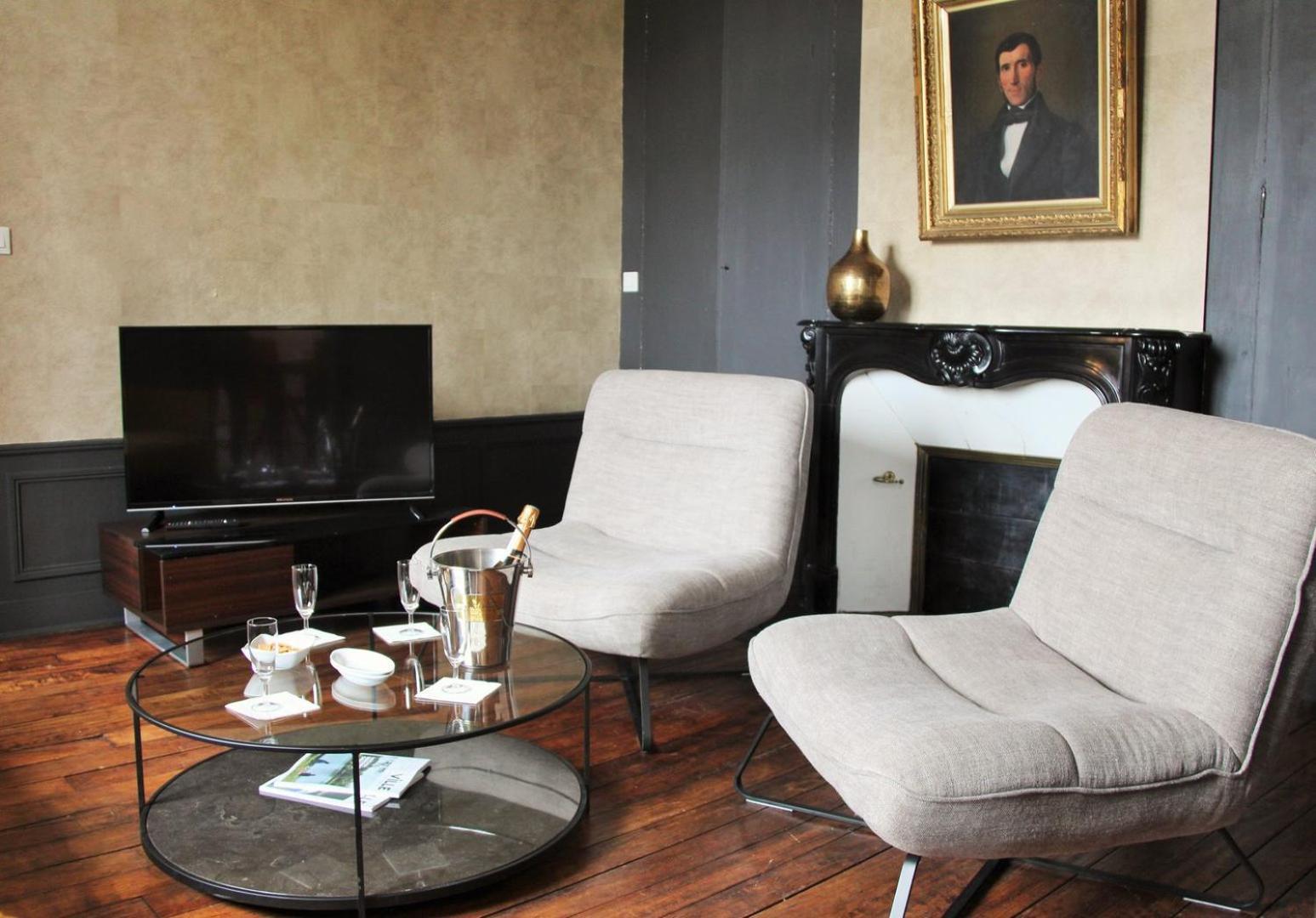 Ferienwohnung Henri IV - Parking Included - Self Check-In Chartres Exterior foto